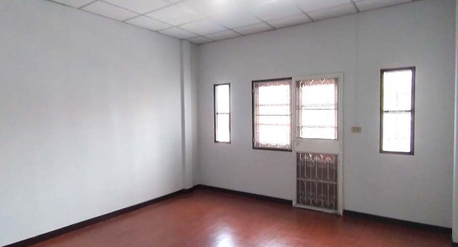 For sale 4 bedrooms retail Space in Lam Luk Ka, Pathum Thani