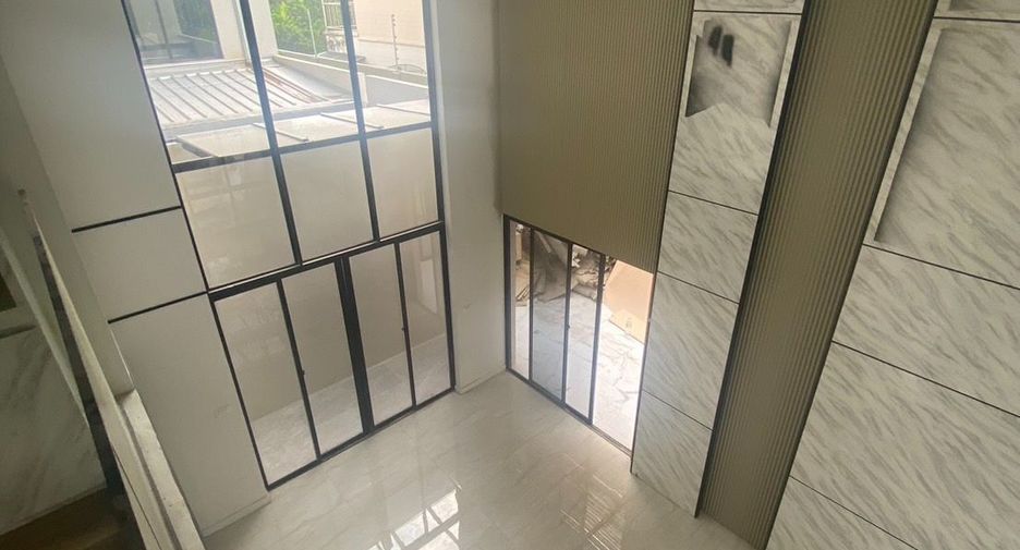 Wohnung zum Kauf mit 3 Zimmer in Yan Nawa, Bangkok