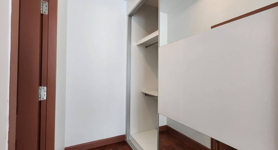 For rent そして for sale 2 Beds condo in Khlong Toei, Bangkok