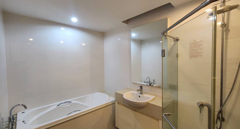 For rent そして for sale 2 Beds condo in Khlong Toei, Bangkok