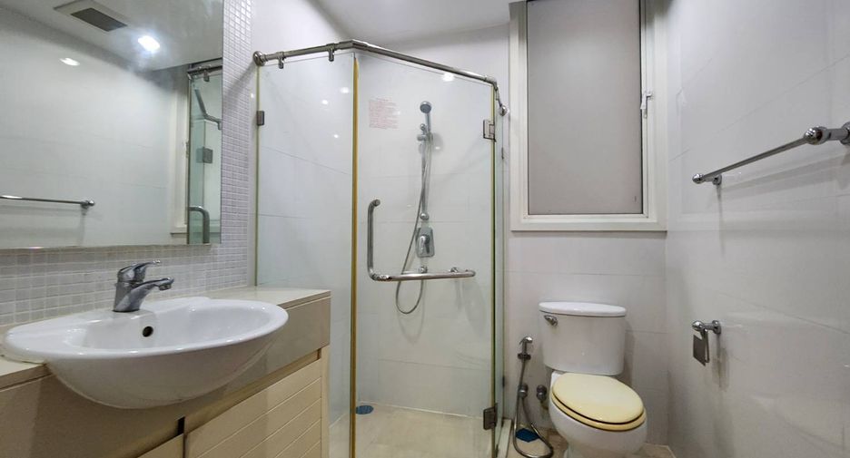 For rent そして for sale 2 Beds condo in Khlong Toei, Bangkok