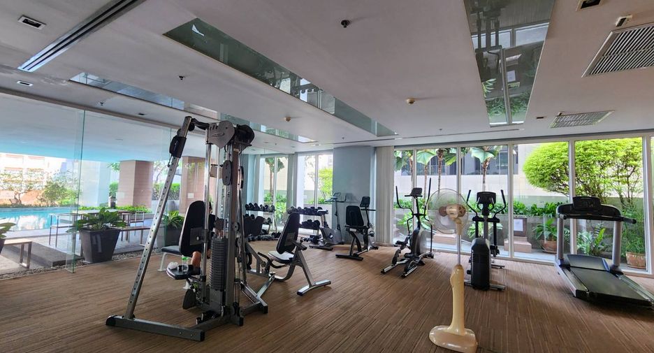 For rent そして for sale 2 Beds condo in Khlong Toei, Bangkok