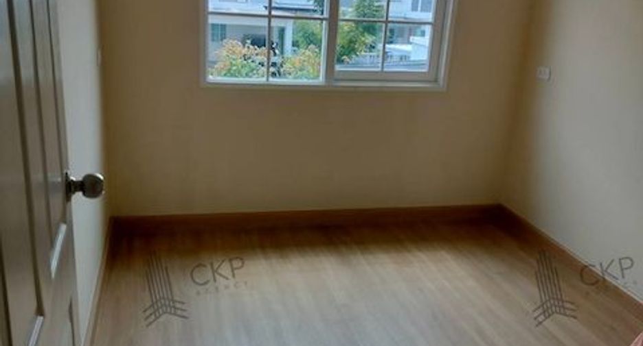 出售 4 卧室 联排别墅 在 Bang Phli, Samut Prakan