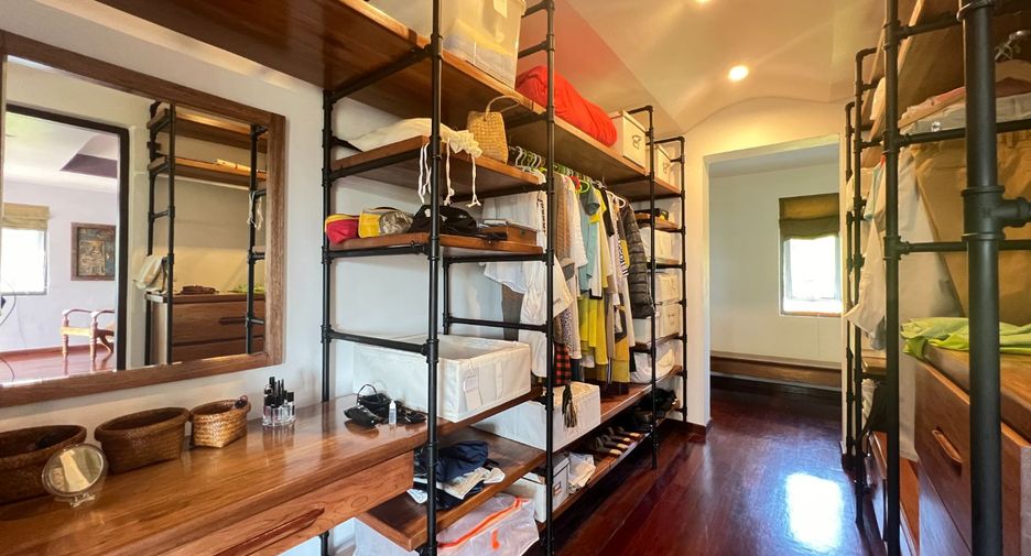 For sale 3 bedrooms villa in Mueang Krabi, Krabi
