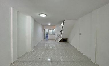 Reihenhaus zum Kauf mit 2 Zimmer in Mueang Samut Prakan, Samut Prakan