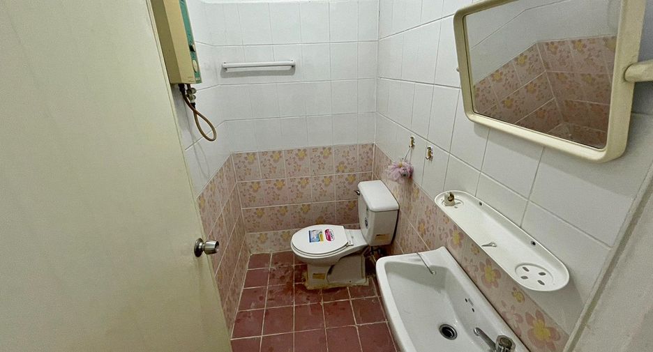 Casa adosada en venta de 2 habitaciones en Mueang Samut Prakan, Samut Prakan