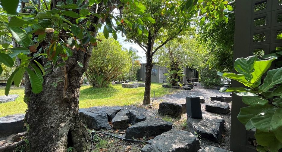 For sale 4 bedrooms retail Space in Mueang Krabi, Krabi