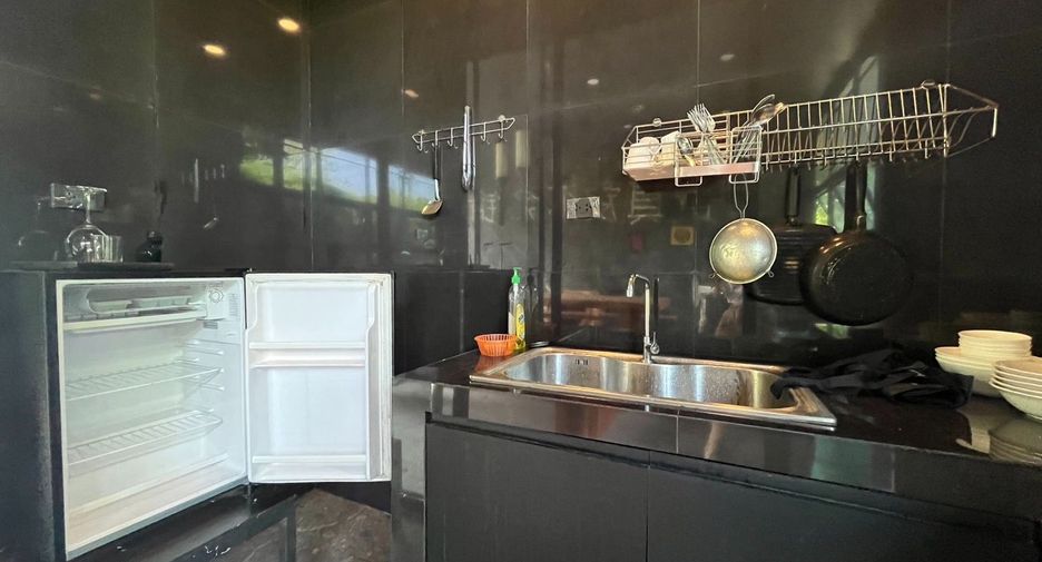For sale 4 bedrooms retail Space in Mueang Krabi, Krabi