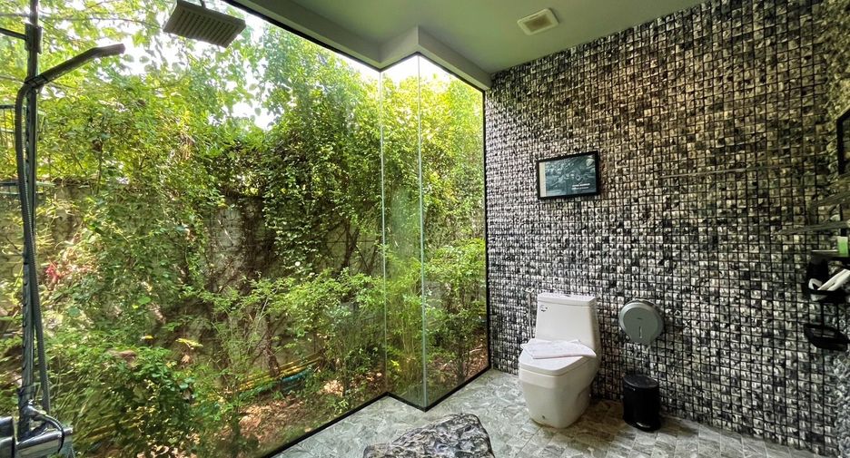 For sale 4 bedrooms retail Space in Mueang Krabi, Krabi