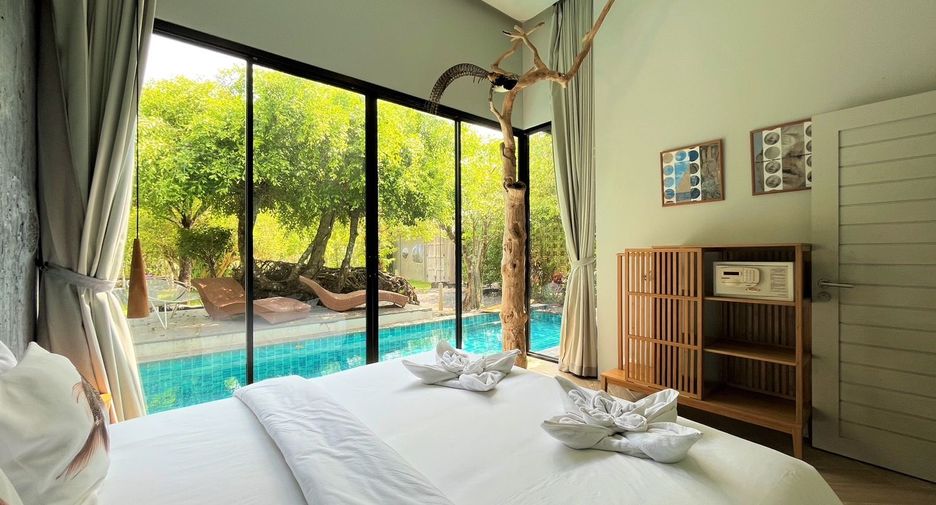 For sale 4 bedrooms retail Space in Mueang Krabi, Krabi