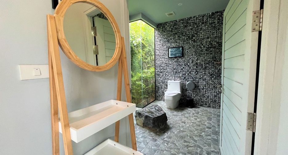For sale 4 bedrooms retail Space in Mueang Krabi, Krabi