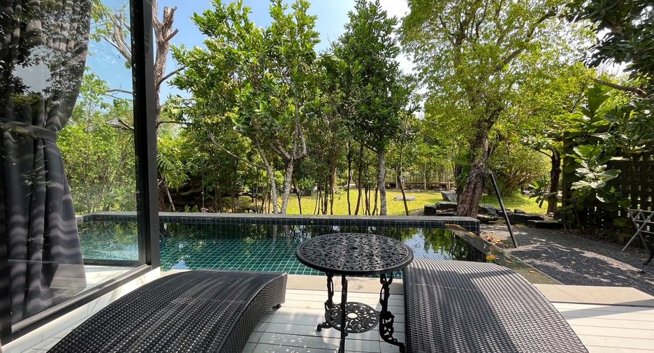 For sale 4 bedrooms retail Space in Mueang Krabi, Krabi