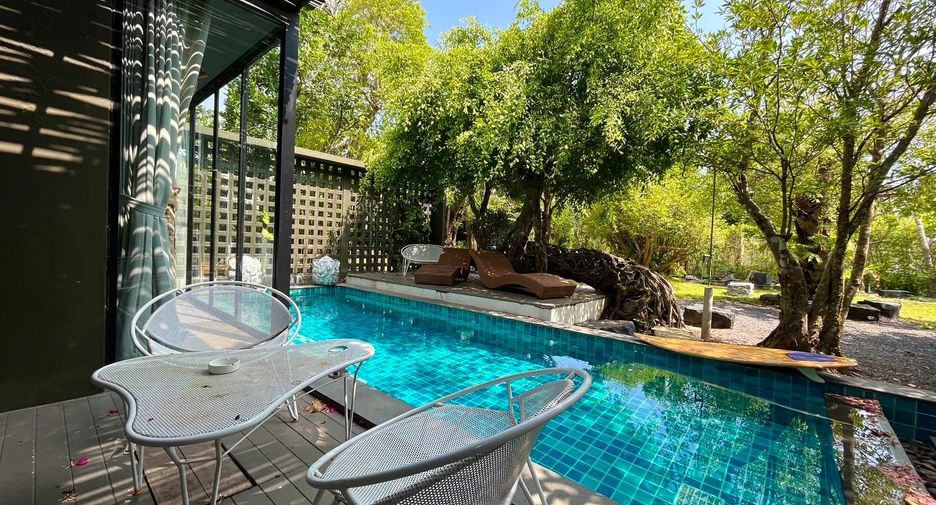 For sale 4 bedrooms retail Space in Mueang Krabi, Krabi