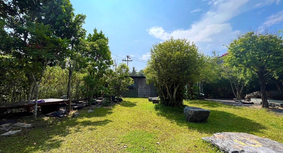 For sale 4 bedrooms retail Space in Mueang Krabi, Krabi