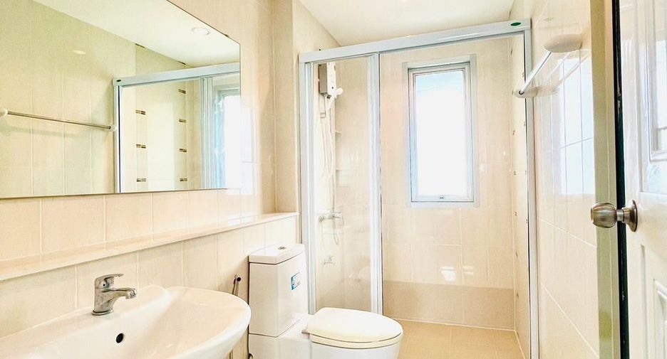 For rent 3 bedrooms townhouse in Prawet, Bangkok