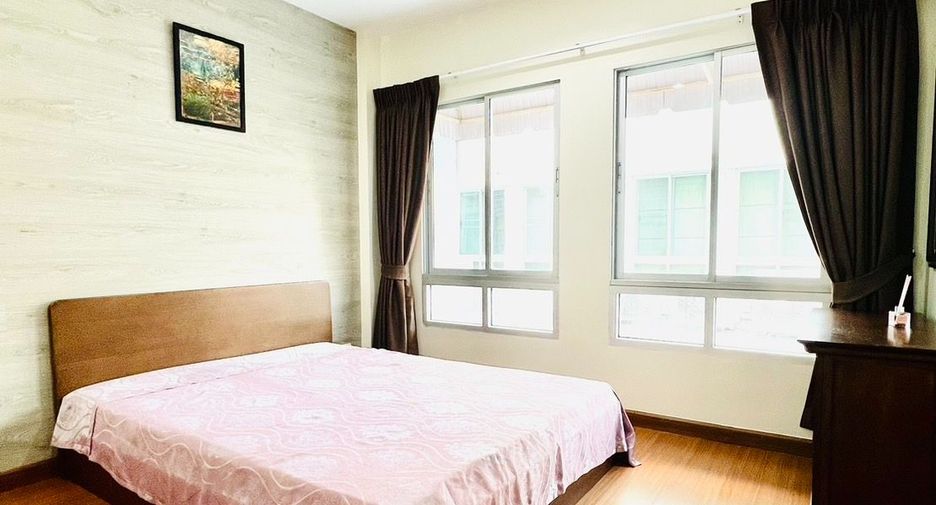 For rent 3 bedrooms townhouse in Prawet, Bangkok