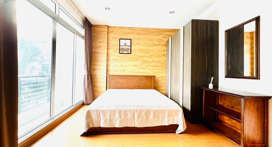 For rent 3 bedrooms townhouse in Prawet, Bangkok