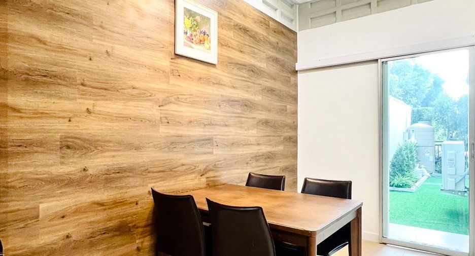 For rent 3 bedrooms townhouse in Prawet, Bangkok