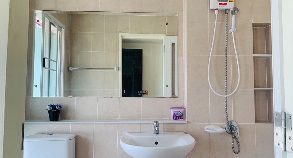 For rent 3 bedrooms townhouse in Prawet, Bangkok