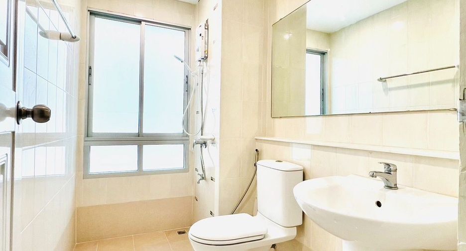 For rent 3 bedrooms townhouse in Prawet, Bangkok