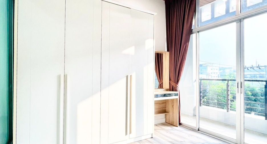For rent 3 bedrooms townhouse in Prawet, Bangkok