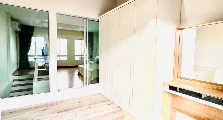 For rent 3 bedrooms townhouse in Prawet, Bangkok
