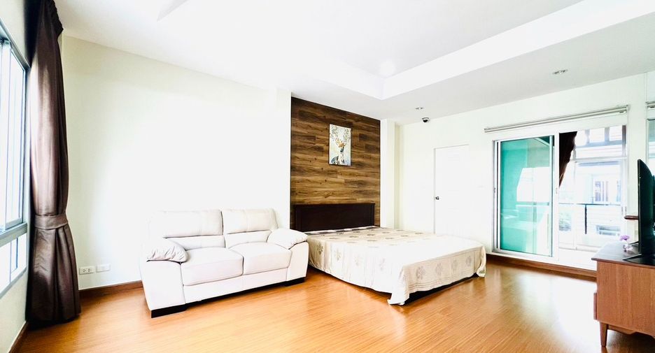 For rent 3 bedrooms townhouse in Prawet, Bangkok