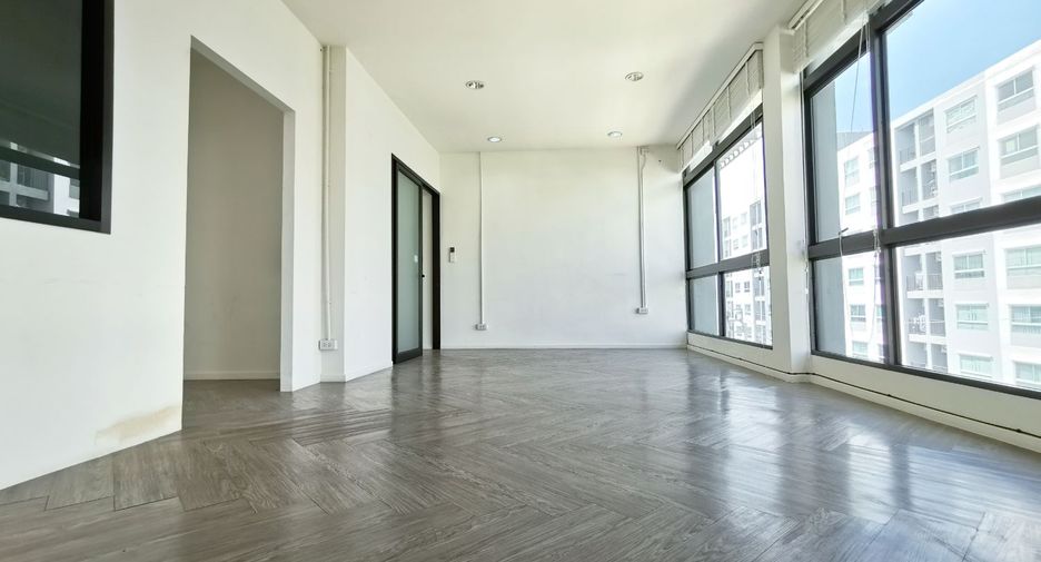 Casa adosada en venta de 3 habitaciones en Bang Kapi, Bangkok
