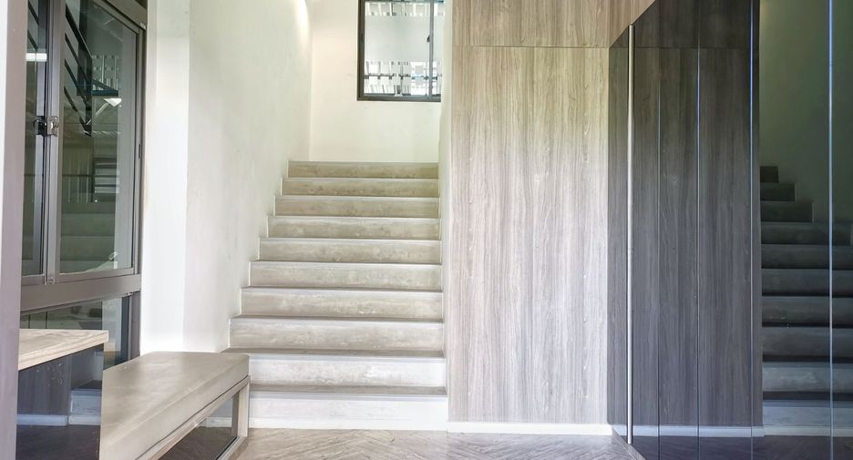 Casa adosada en venta de 3 habitaciones en Bang Kapi, Bangkok