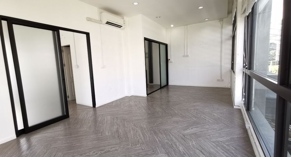 Casa adosada en venta de 3 habitaciones en Bang Kapi, Bangkok