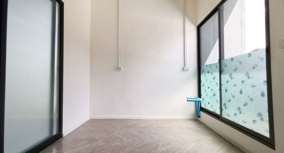 Casa adosada en venta de 3 habitaciones en Bang Kapi, Bangkok