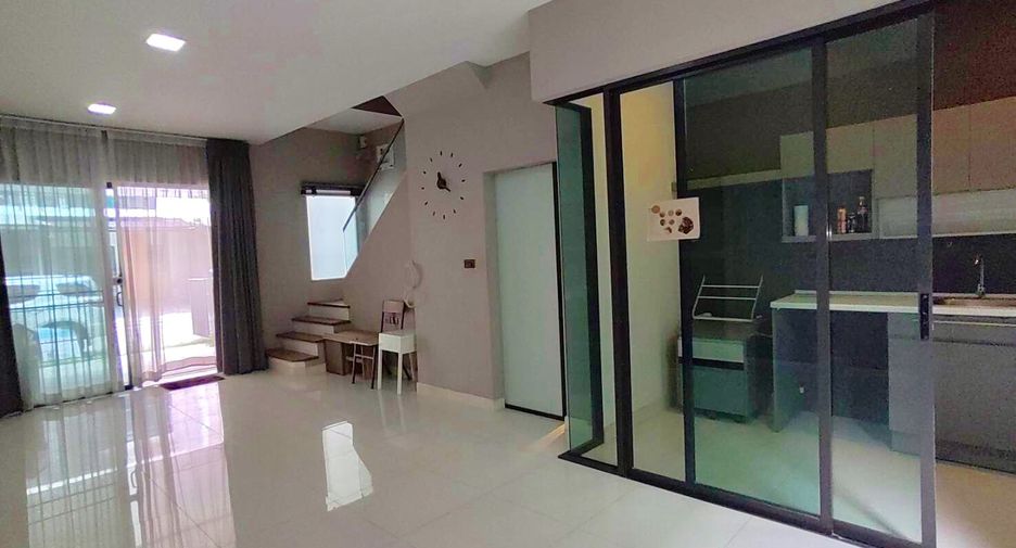 À vendre 3 chambres maison de ville à Khan Na Yao, Bangkok
