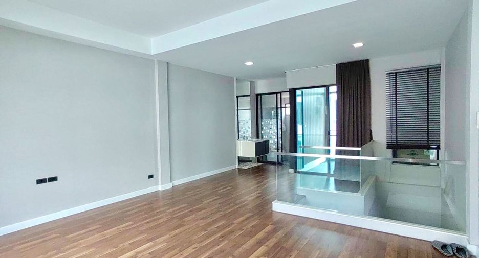 À vendre 3 chambres maison de ville à Khan Na Yao, Bangkok