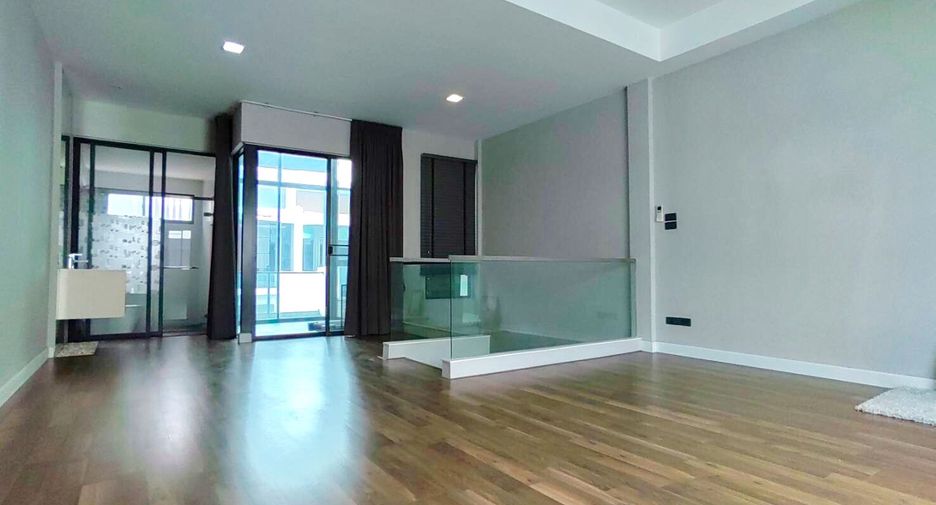 À vendre 3 chambres maison de ville à Khan Na Yao, Bangkok