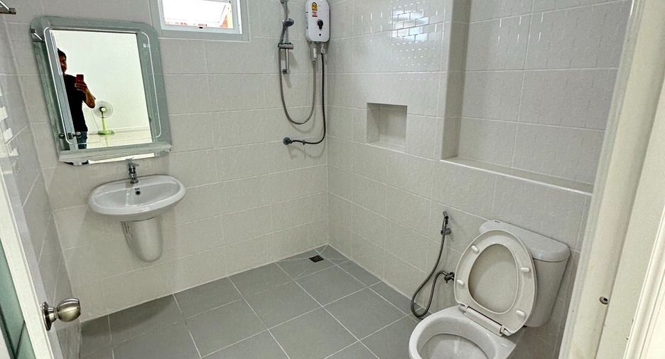 Продажа 3 спальни дом в Саттахип, Чонбури