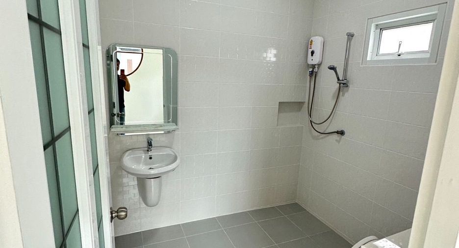 Продажа 3 спальни дом в Саттахип, Чонбури