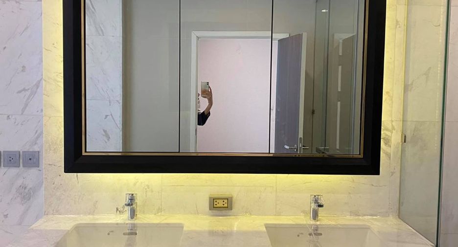 For sale 4 bedrooms house in Watthana, Bangkok