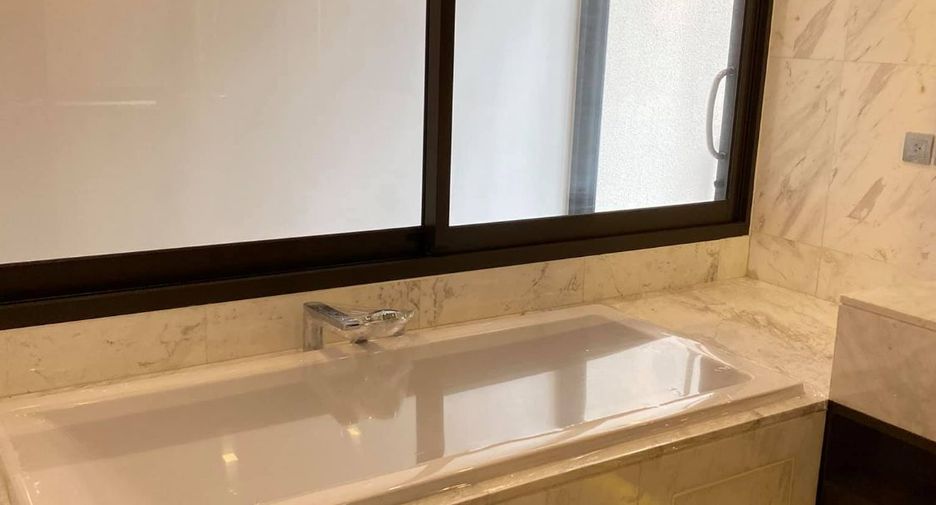 For sale 4 bedrooms house in Watthana, Bangkok