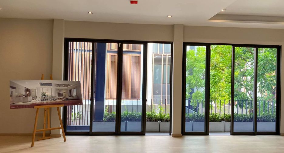 For sale 4 bedrooms house in Watthana, Bangkok