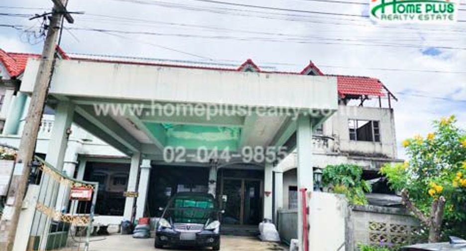 For sale 4 bed townhouse in Sam Khok, Pathum Thani