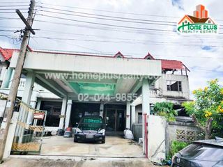 For sale 4 bed townhouse in Sam Khok, Pathum Thani