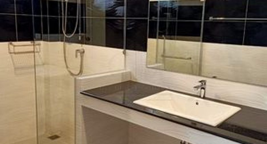 For rent 4 bedrooms condo in Bang Na, Bangkok
