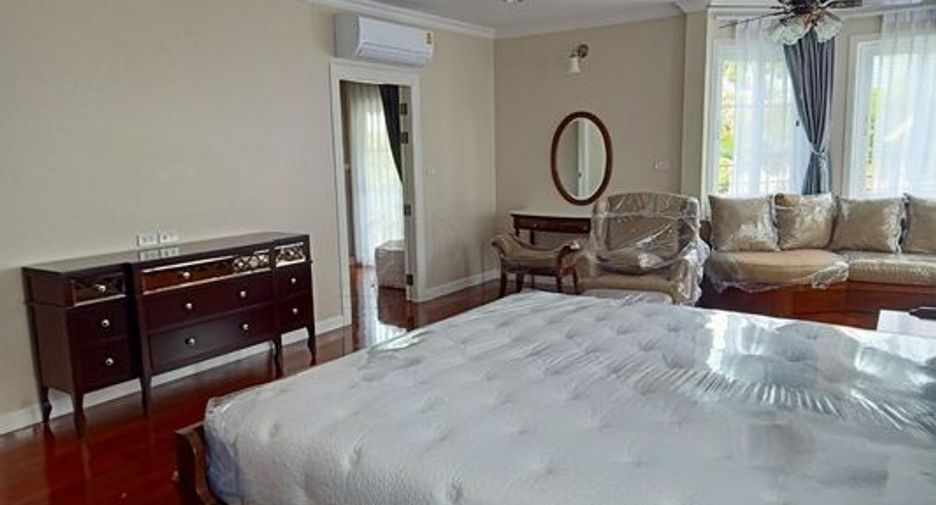 For rent 4 bedrooms condo in Bang Na, Bangkok