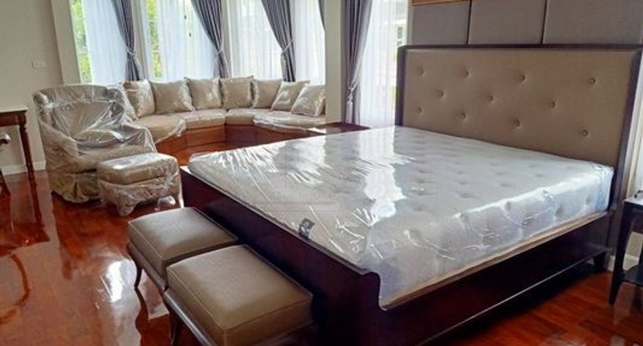 For rent 4 bedrooms condo in Bang Na, Bangkok
