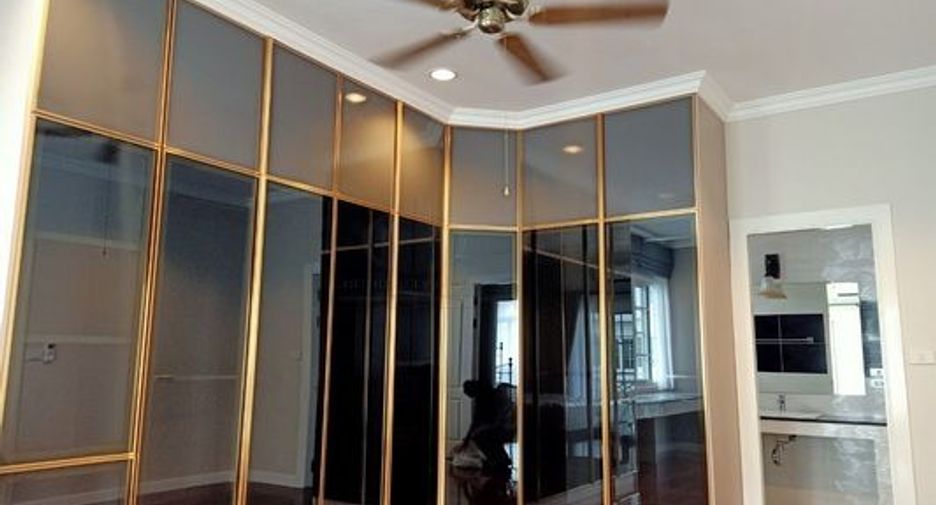 For rent 4 bedrooms condo in Bang Na, Bangkok