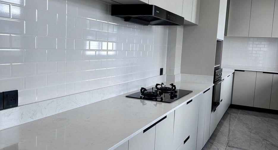 For sale 4 bedrooms house in Bang Lamung, Chonburi