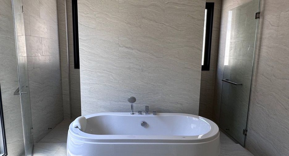For sale 4 bedrooms house in Bang Lamung, Chonburi