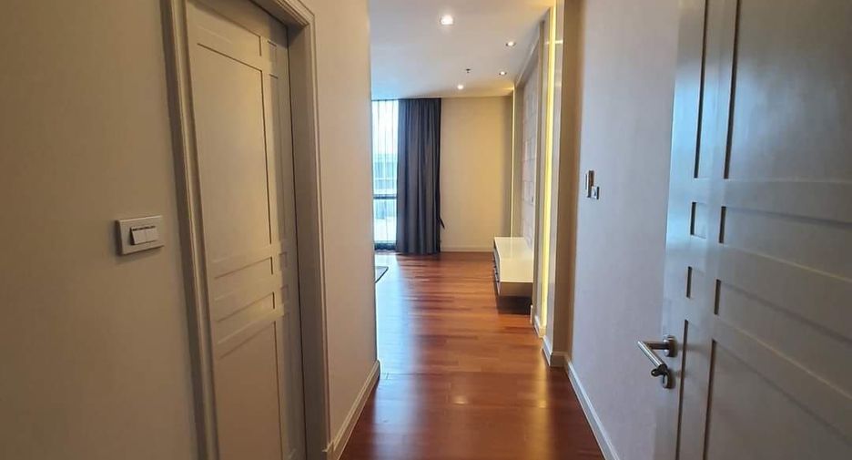For rent 3 bedrooms condo in Bang Kapi, Bangkok