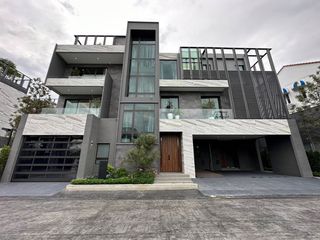 For sale 4 bedrooms house in Bang Kapi, Bangkok