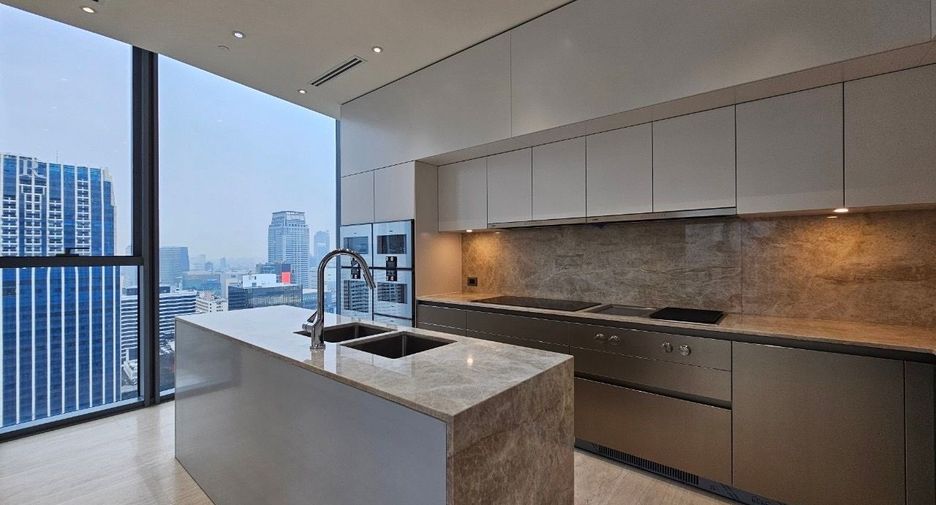For sale 3 bed condo in Pathum Wan, Bangkok